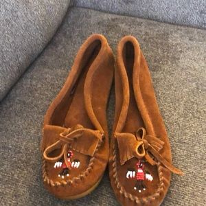Minnetonka Thunderbird Soft Sole Suede